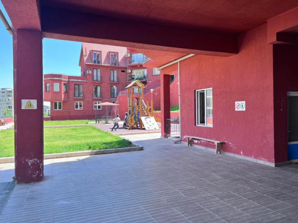 Cozy Apartment In Vake Tbilisi Exterior foto