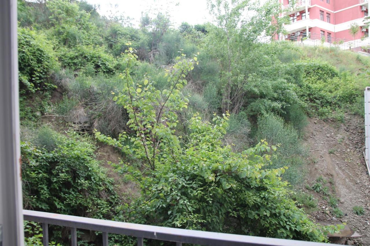 Cozy Apartment In Vake Tbilisi Exterior foto